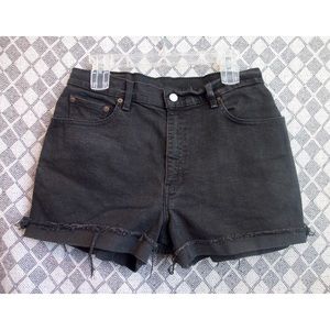 Levi’s 550 black cutoff high rise  shorts medium